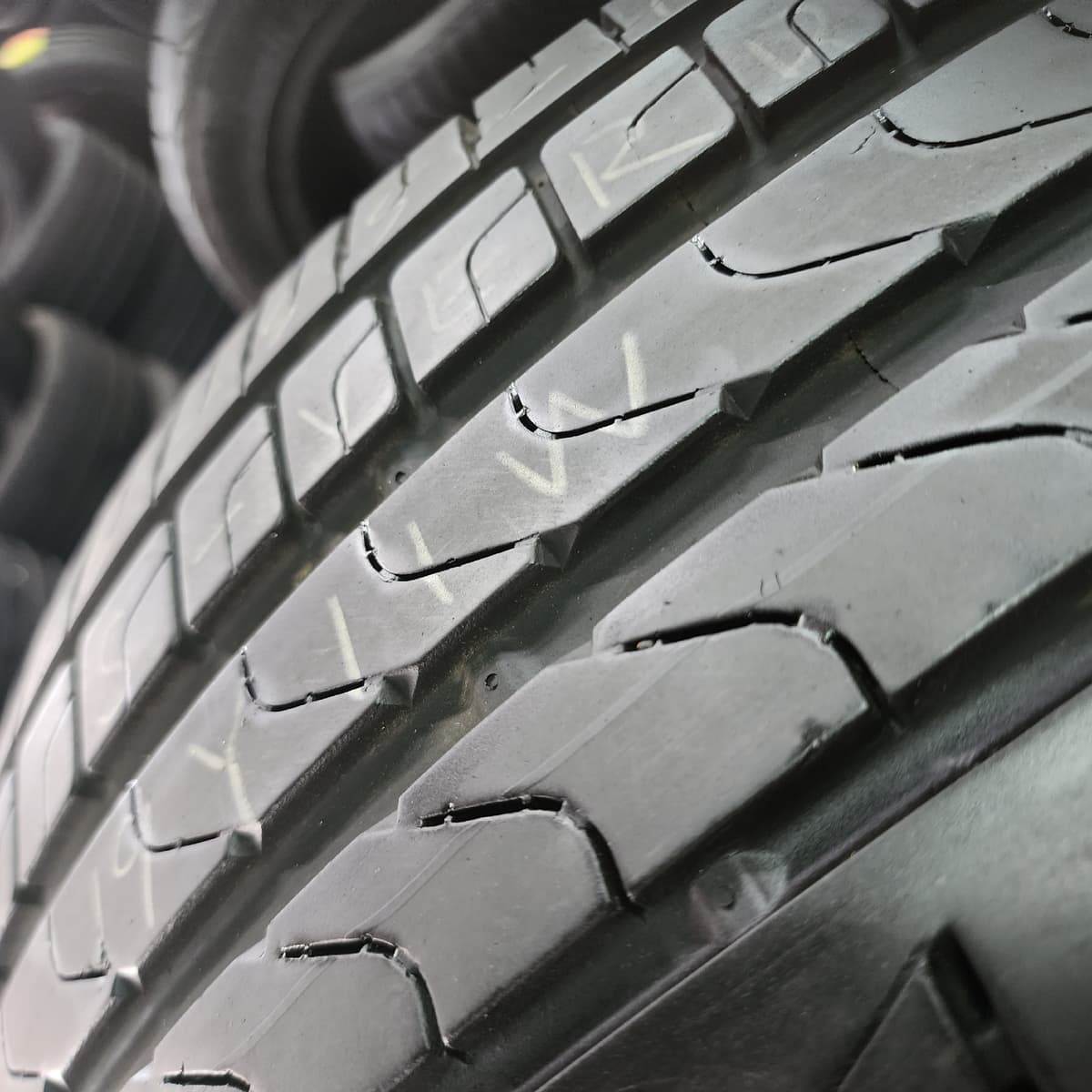 PIRELLI VERDE 235/55/18 外匯落地胎