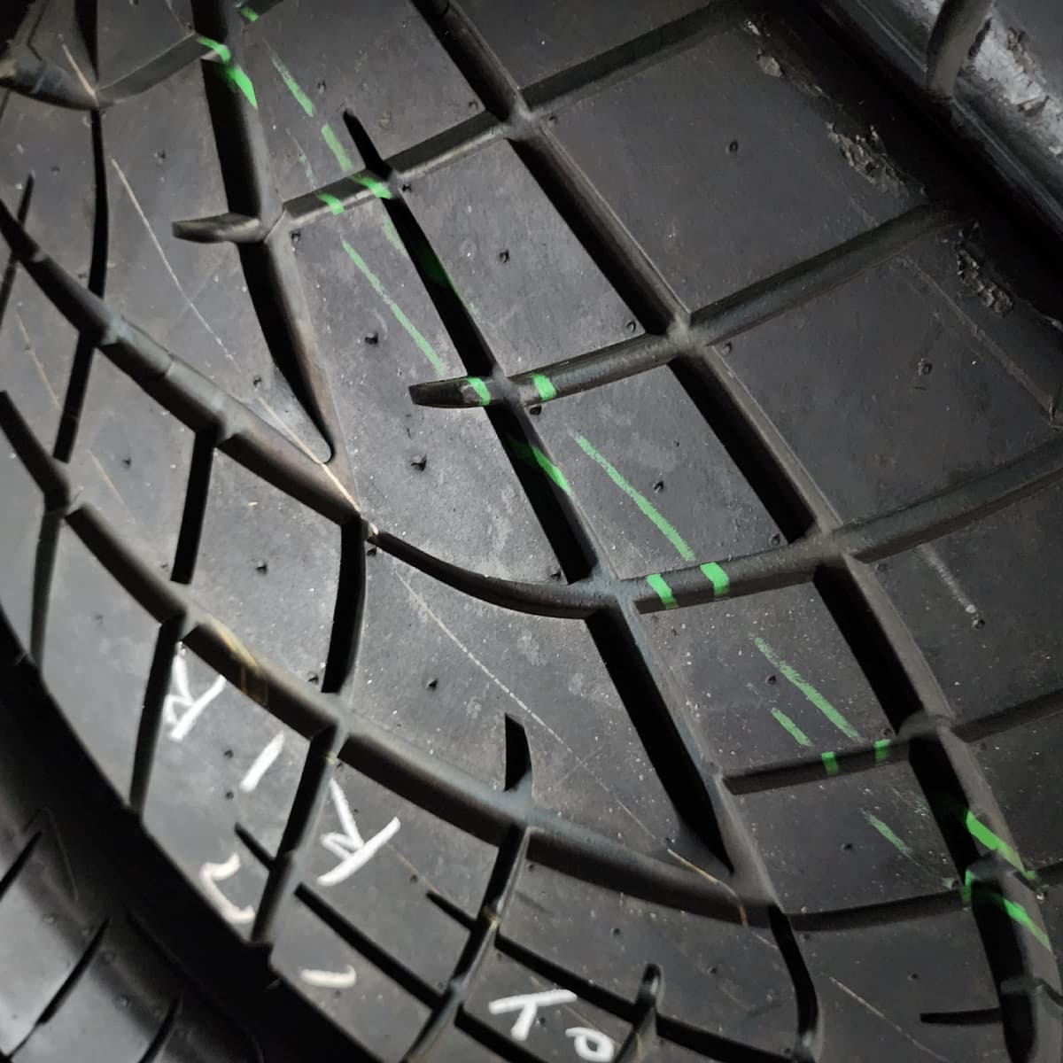 TOYO TIRES R1R