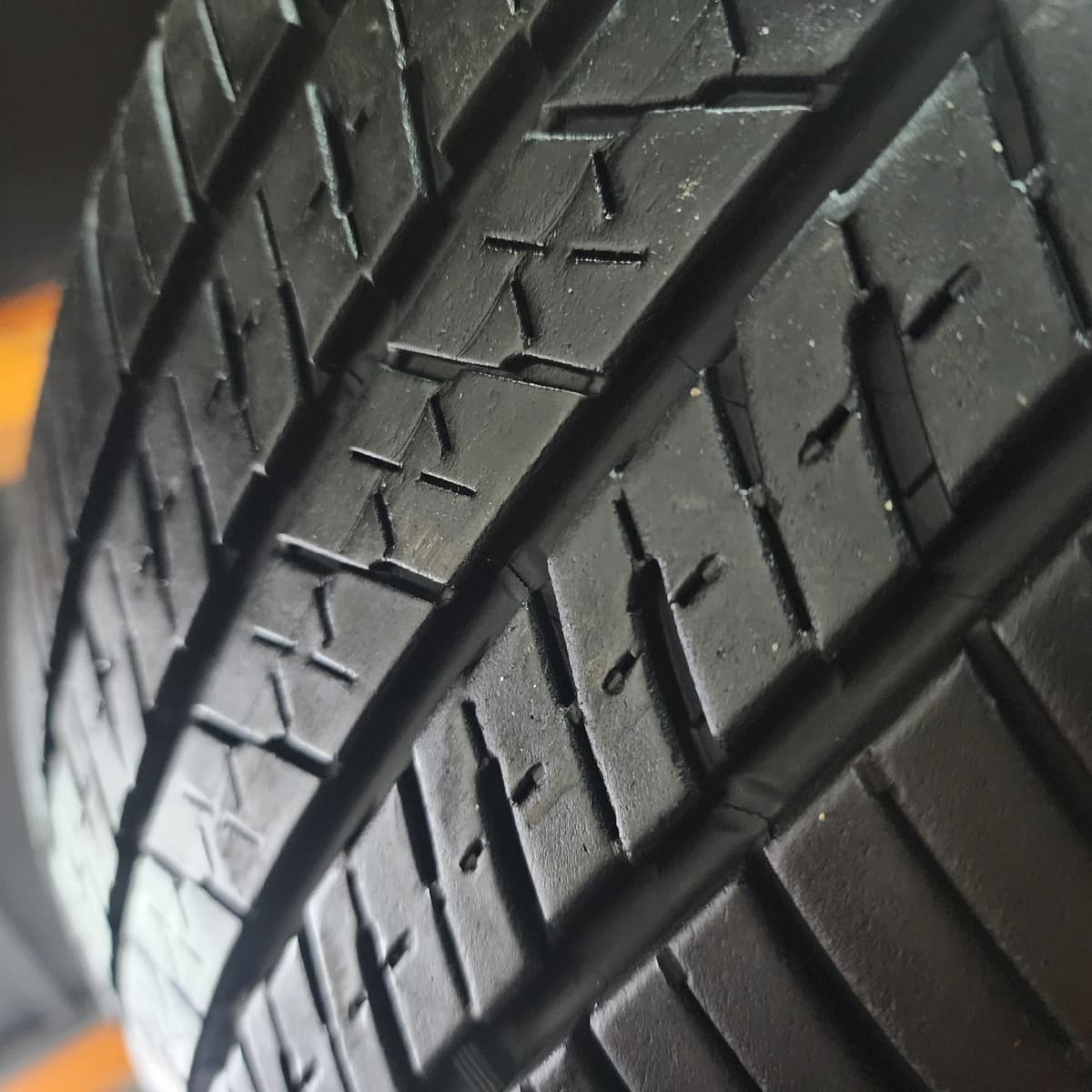 BRIDGESTONE HL422+