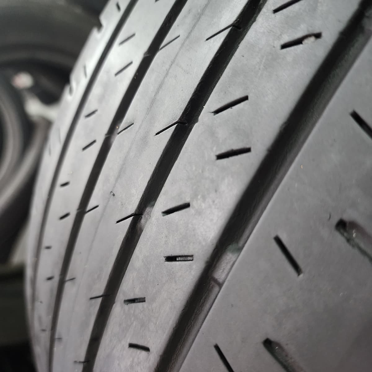 BRIDGESTONE ALENZA H/L 33
