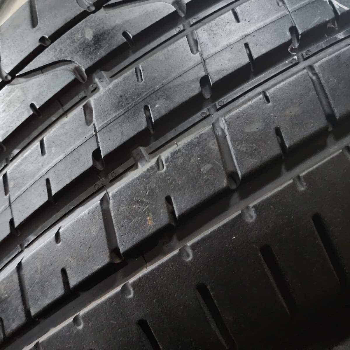 PIRELLI PZERO 265/40/21 外匯落地胎
