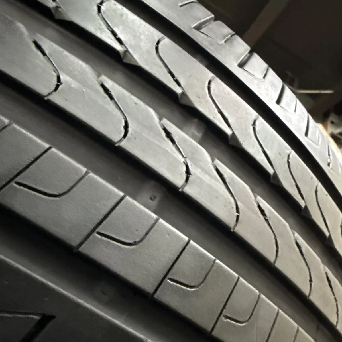 PIRELLI VERDE 235/55/18 外匯落地胎
