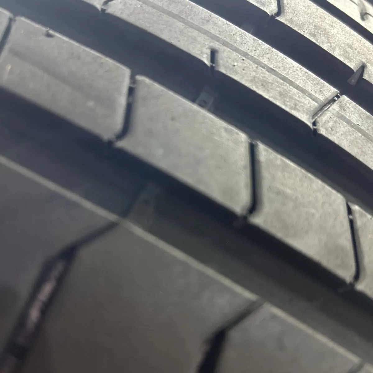 PIRELLI PZ4 235/50/19 外匯落地胎