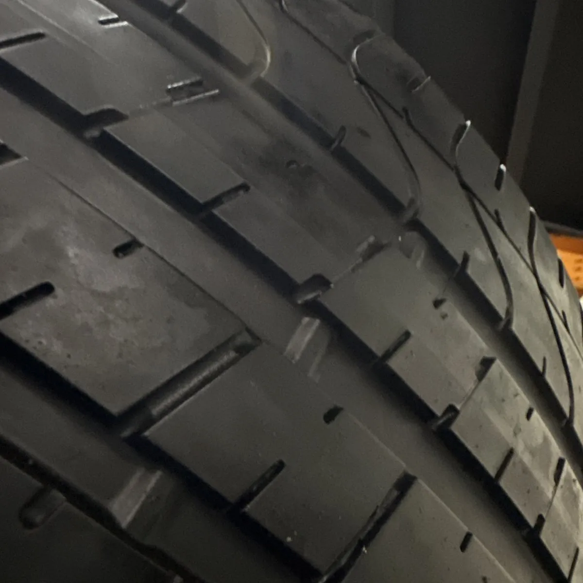 PIRELLI P-ZERO 255/40/20 外匯落地胎