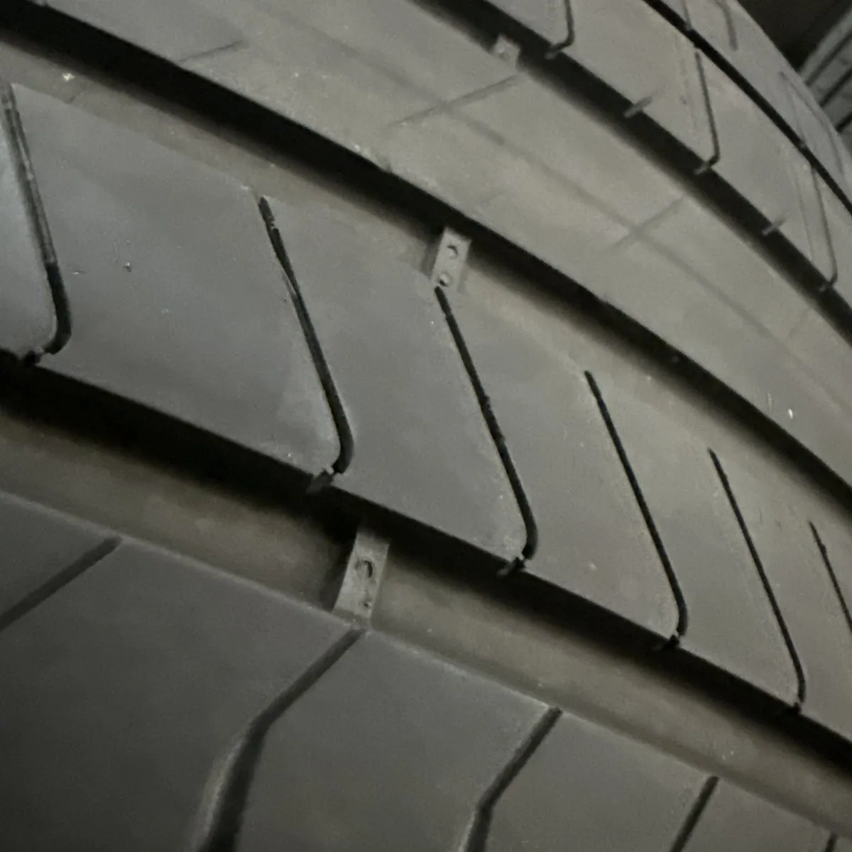 PIRELLI PZ4 285/40/20 外匯落地胎