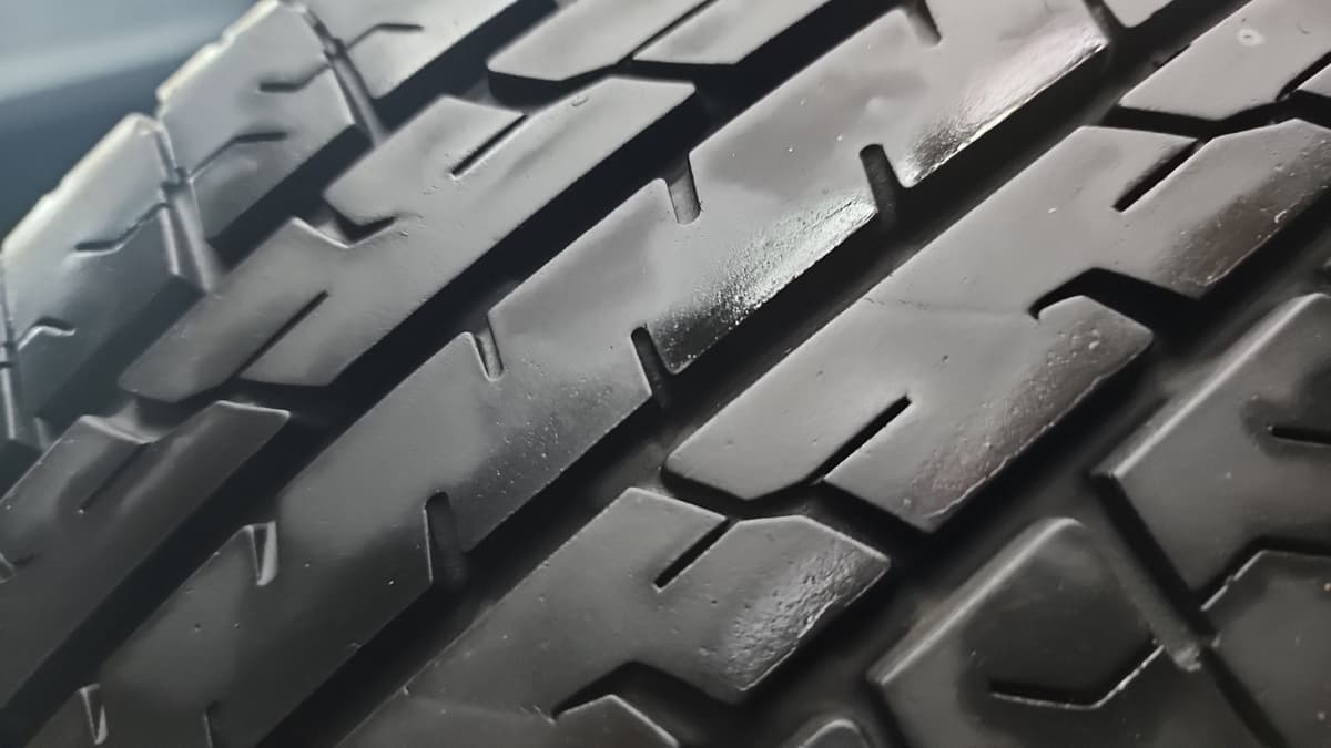 BRIDGESTONE B390