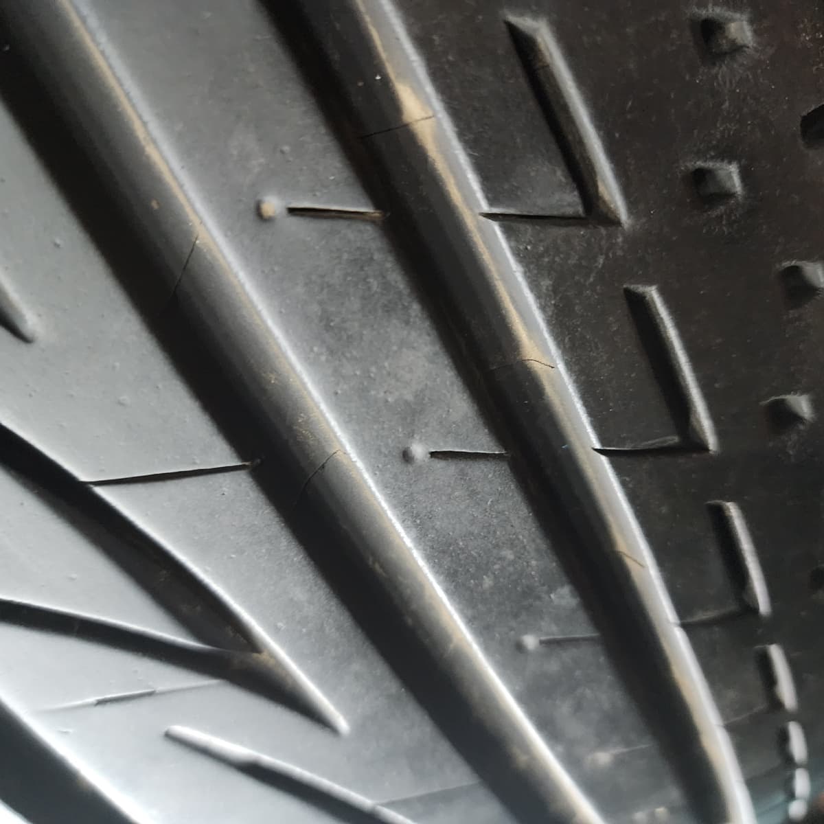 BRIDGESTONE RV2 225/55/18 外匯落地胎