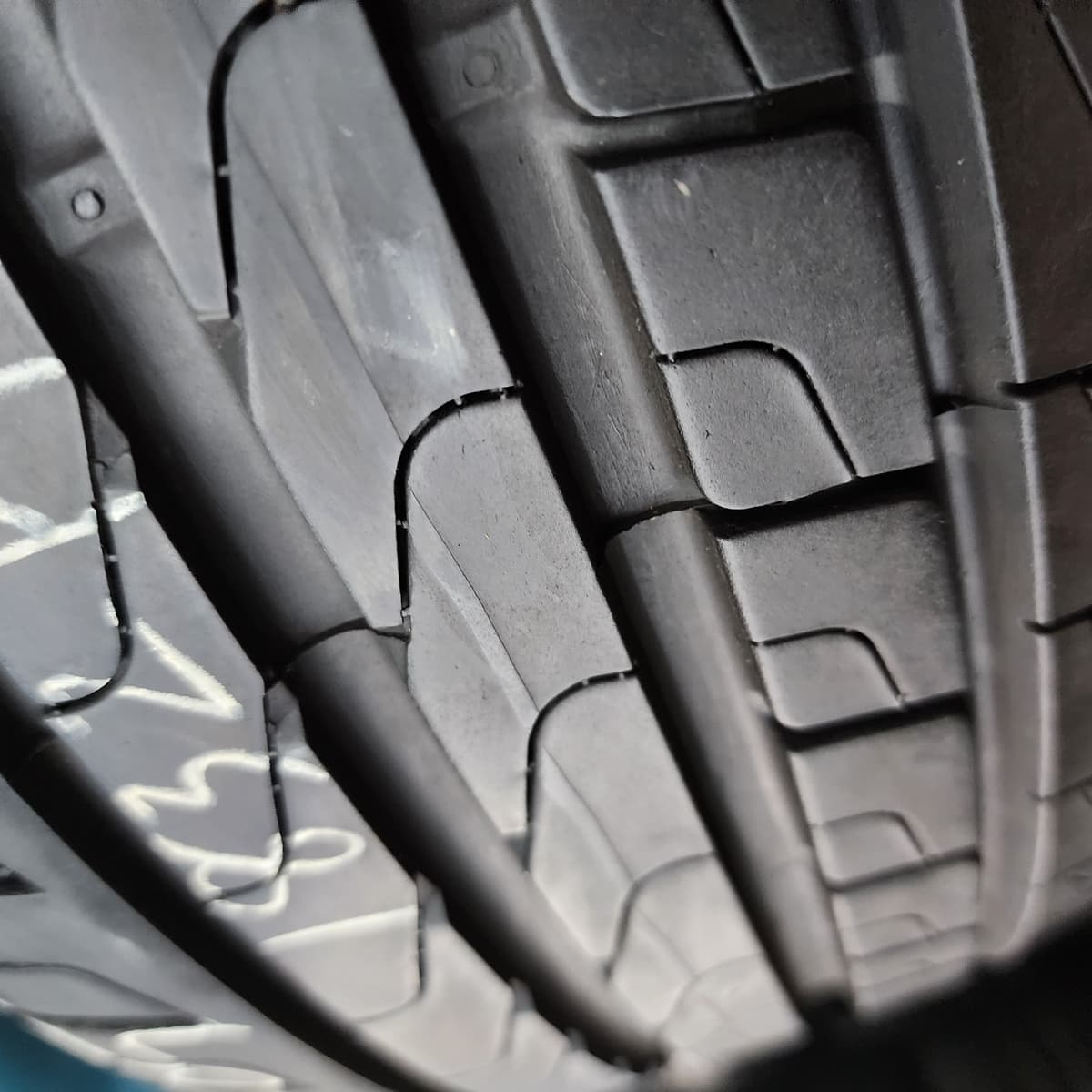 PIRELLI P7 205/40/18 外匯落地胎