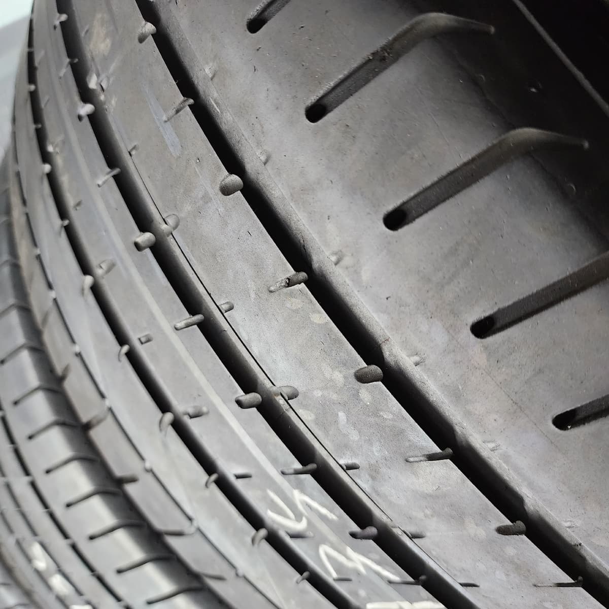 PIRELLI P ZERO 4
