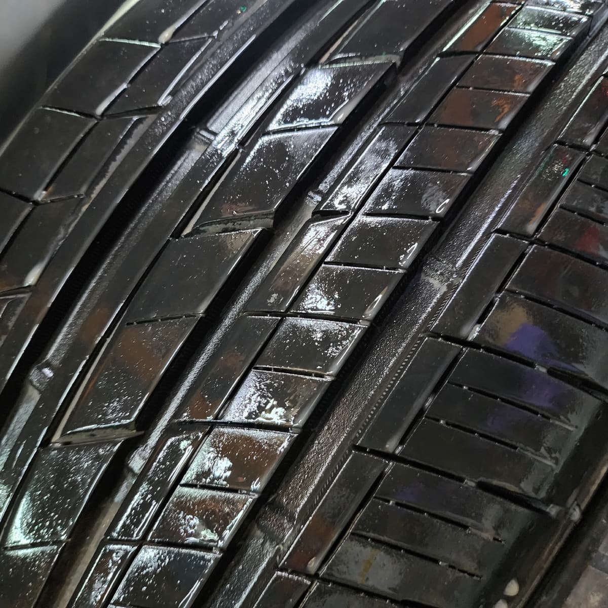 TOYO TIRES LU2